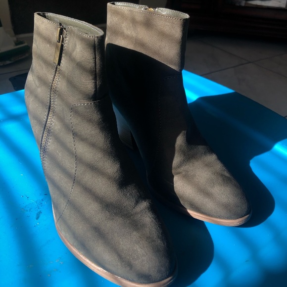 Olive Green booties - Picture 1 of 4
